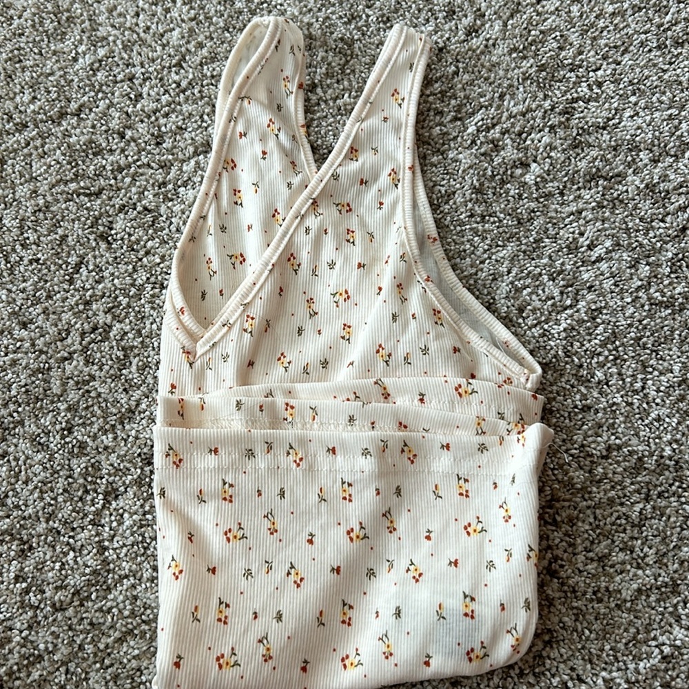Tank Top 🍒 - Picture 2 of 3